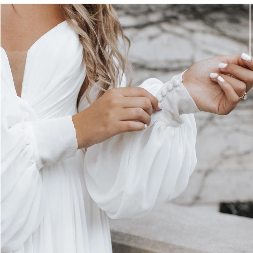 Breathtaking Essence of Australia Wedding Dress with Detachable Sleeves - Picture 4 of 16